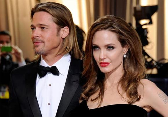 Brad Pitt, Elvira bán cho Brad Pitt biệt thự ma ám, Cassandra Peterson