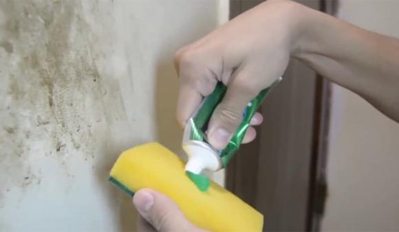 vẽ lên tường, vẽ mực lên tường, tường nhà bẩn