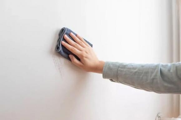 vẽ lên tường, vẽ mực lên tường, tường nhà bẩn
