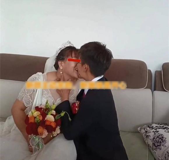 chàng trai 28 tuổi cưới phụ nữ 42 tuổi, lấy vợ già, vợ chồng đũa lệch