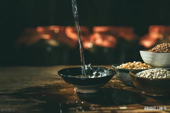 cổ nhân, người xưa, người xưa dạy, trà đầy, rượu đầy