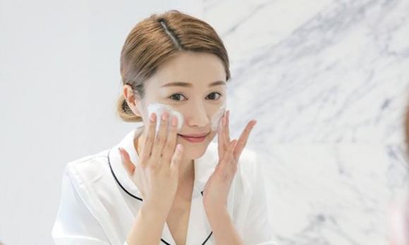 View - Chuyên gia da liễu tiết lộ 3 điều không nên sau khi rửa mặt: không đắp mặt nạ trực tiếp, không lau bằng khăn, điểm thứ ba ít người biết