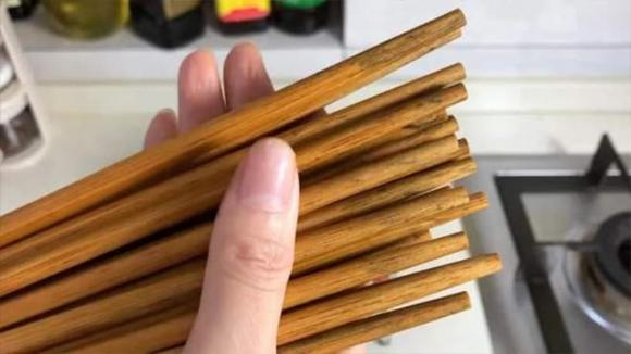 đũa mốc, đĩa nhựa, đồ vật gây ung thư