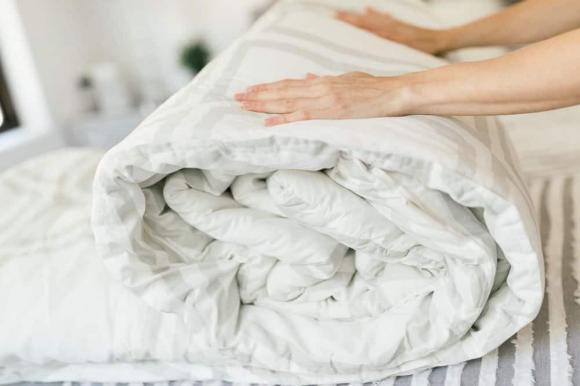 Khi làm sạch ga trải giường và mền, hãy cho một ít thứ này vào, ve và vi khuẩn có thể bị loại bỏ trong 5 phút