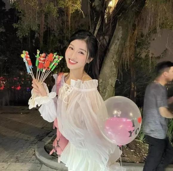 á hậu Phương Nhi, sao Việt