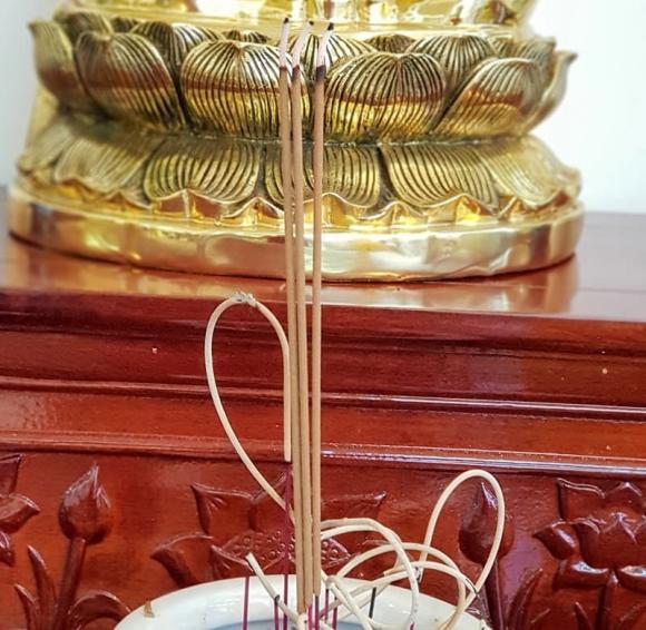 thắp hương, thắp hương số lẻ, thắp hương bao nhiêu nén
