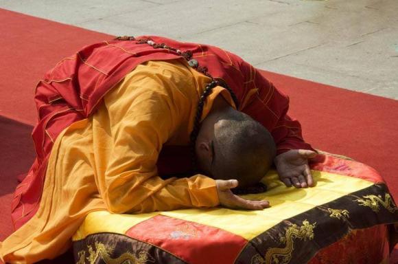 chắp tay, vái lậy, khấn phật, cầu nguyện