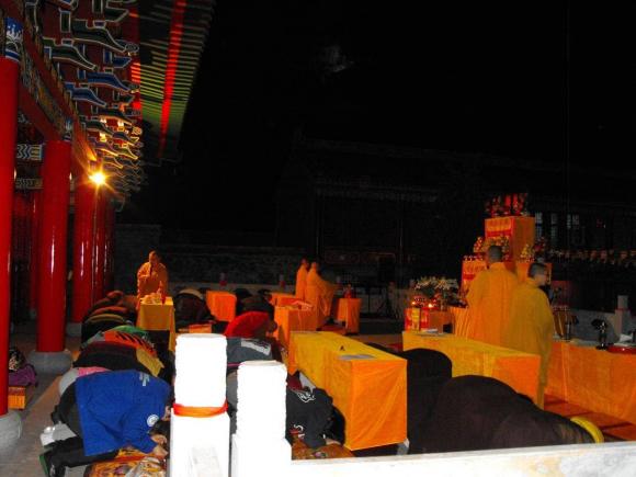 chắp tay, vái lậy, khấn phật, cầu nguyện