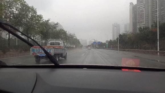 lái xe trời mưa, kinh nghiệm lái xe, lái xe an toàn