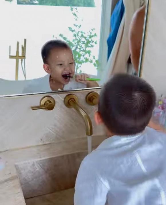 nữ ca sĩ hồ ngọc hà, diễn viên Kim Lý, cặp sinh đôi nhà Hà Hồ - Kim Lý, sao Việt