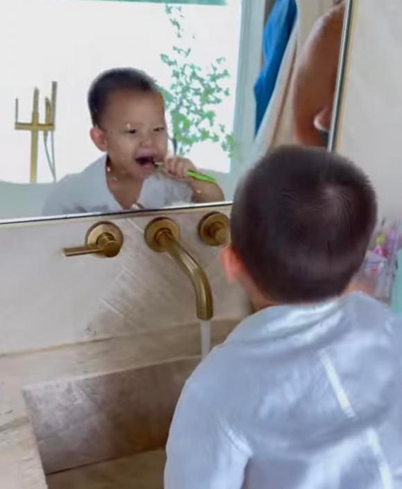 nữ ca sĩ hồ ngọc hà, diễn viên Kim Lý, cặp sinh đôi nhà Hà Hồ - Kim Lý, sao Việt