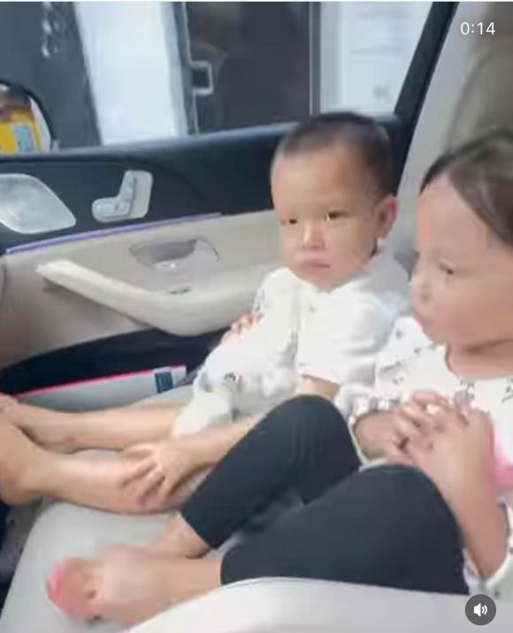 nữ ca sĩ hồ ngọc hà, diễn viên Kim Lý, cặp sinh đôi nhà Hà Hồ - Kim Lý, sao Việt