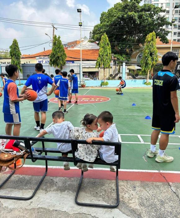 nữ ca sĩ hồ ngọc hà, diễn viên Kim Lý, cặp sinh đôi nhà Hà Hồ - Kim Lý, sao Việt