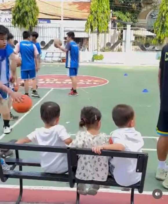nữ ca sĩ hồ ngọc hà, diễn viên Kim Lý, cặp sinh đôi nhà Hà Hồ - Kim Lý, sao Việt
