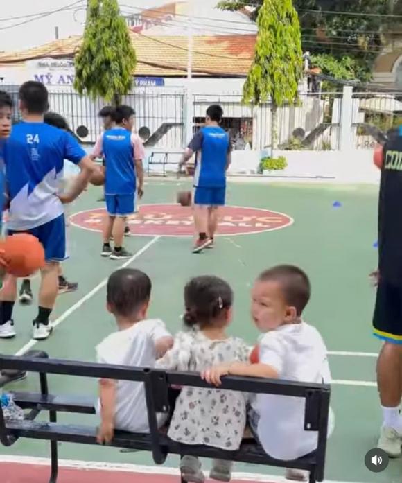nữ ca sĩ hồ ngọc hà, diễn viên Kim Lý, cặp sinh đôi nhà Hà Hồ - Kim Lý, sao Việt