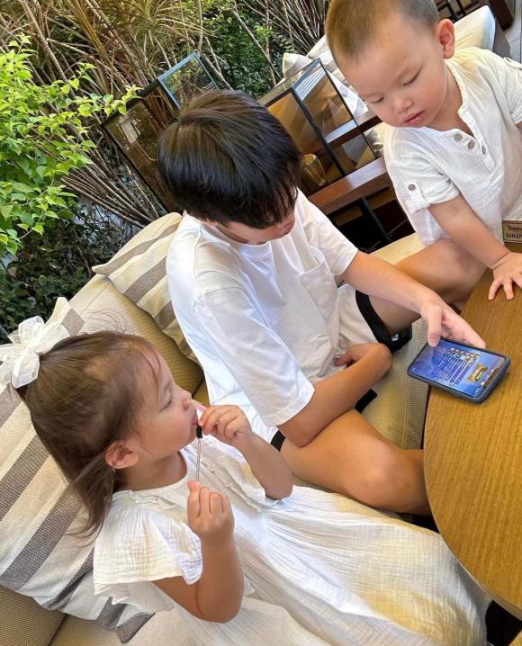 ca sĩ Hồ Ngọc Hà, diễn viên Kim Lý, cặp song sinh nhà Hà Hồ,sao Việt