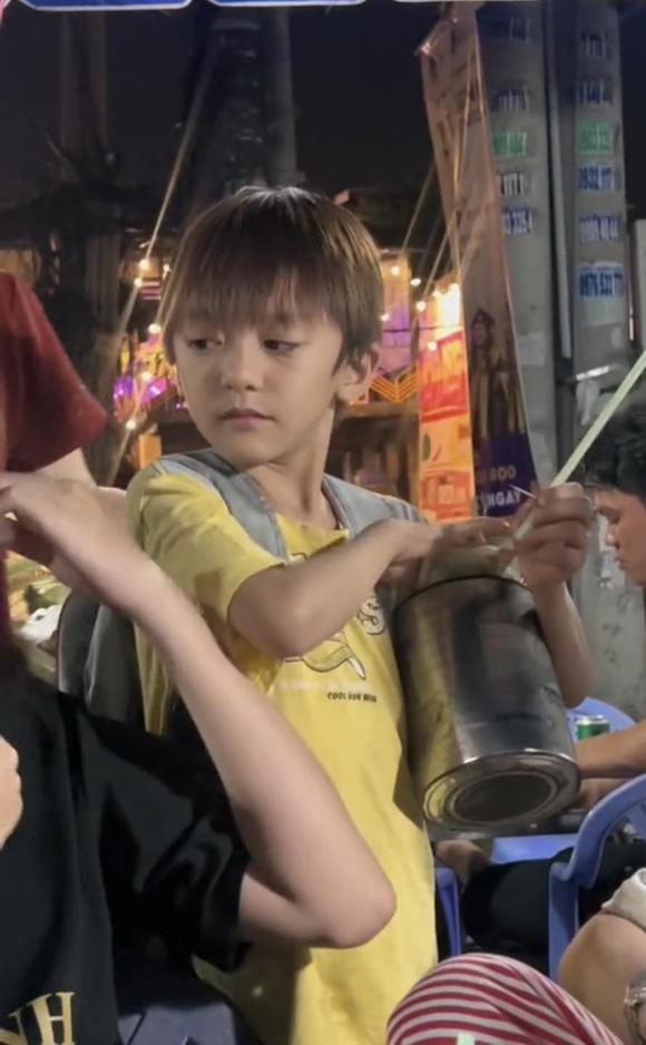 cậu bé nựng cún, cuộc sống cậu bé nựng cún, giới trẻ