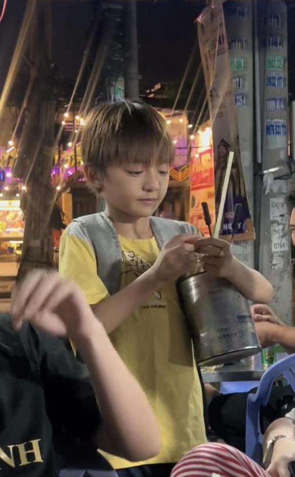 cậu bé nựng cún, cuộc sống cậu bé nựng cún, giới trẻ
