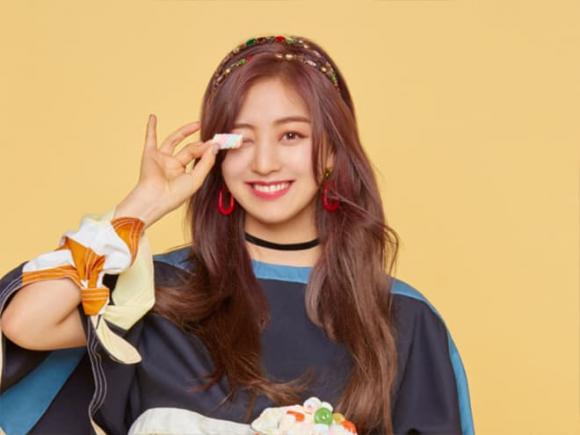 nam/nữ thần tượng K-Pop hấp dẫn nhất, Tzuyu (TWICE),