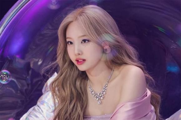 nam/nữ thần tượng K-Pop hấp dẫn nhất, Tzuyu (TWICE),