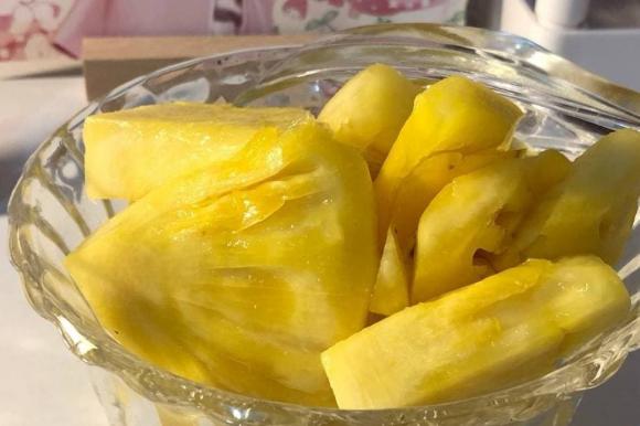 cách ăn dứa không ngứa, ăn dứa đúng cách, dứa ngâm nước muối