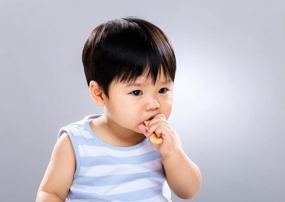 bệnh mùa xuân, phòng bệnh cho trẻ,  mụn rộp trên tay, chân, miệng