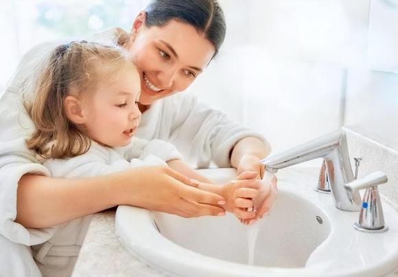 bệnh mùa xuân, phòng bệnh cho trẻ,  mụn rộp trên tay, chân, miệng