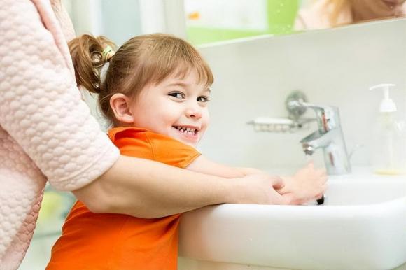 bệnh mùa xuân, phòng bệnh cho trẻ,  mụn rộp trên tay, chân, miệng