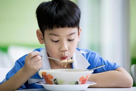 bệnh mùa xuân, phòng bệnh cho trẻ,  mụn rộp trên tay, chân, miệng