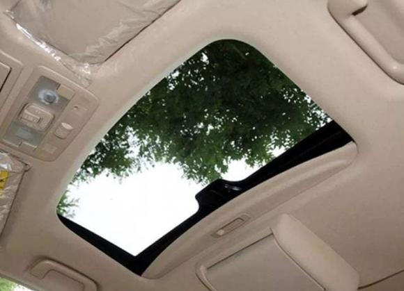 Phải mất 8 năm chạy xe tôi mới biết chức năng của 'cửa sổ trời', nhiều chủ xe không hiểu cho đến khi vứt đi