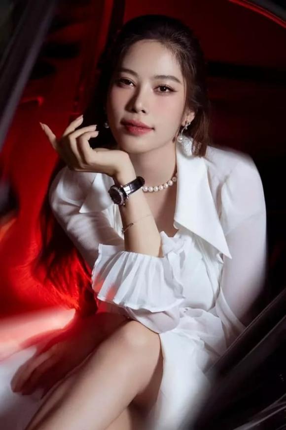 Hoa khôi Nam Em, sao Việt