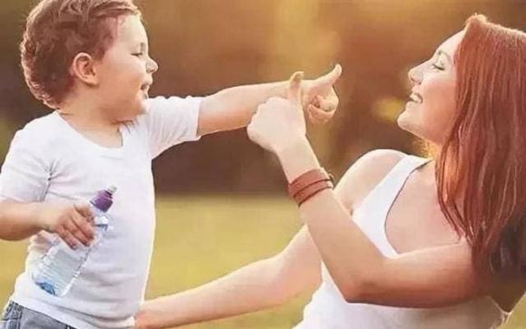 chăm sóc trẻ nhỏ, chăm con, dấu hiệu chiều cao trẻ tăng trưởng vượt bậc