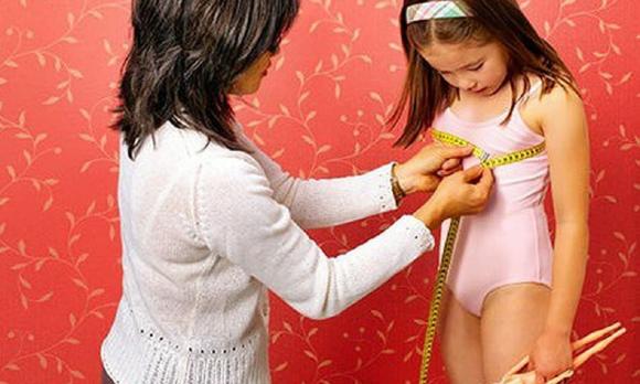 cắt tóc, cạo trọc đầu, bé trai cạo trọc đầu, cắt tóc ngắn
