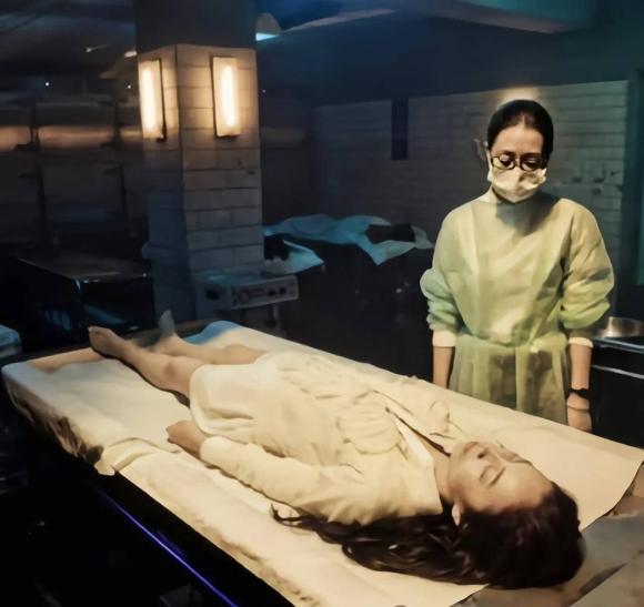 cơ thể người ra sao sau khi chết, phân hủy sau khi chết, sự sống và cái chết