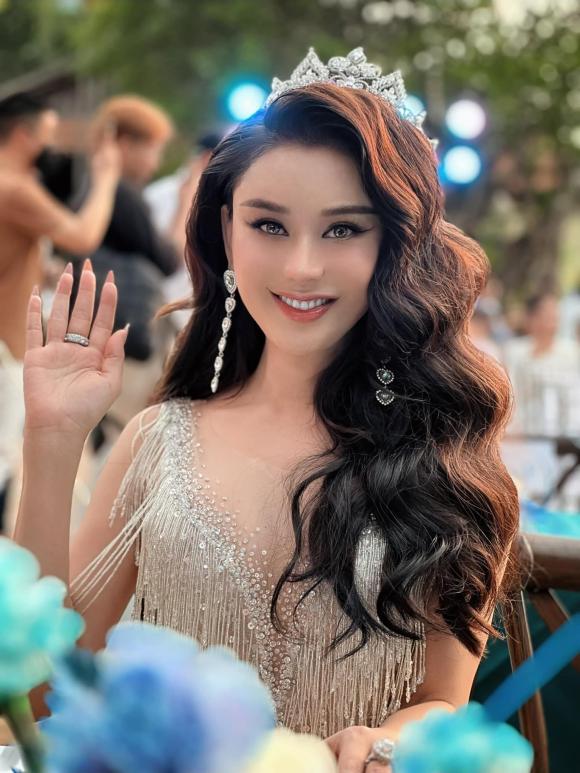 ca sĩ Lâm Khánh Chi, sao Việt