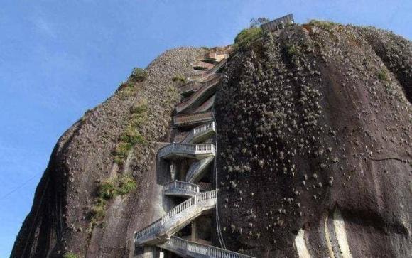 biệt thự dốc, nhà dốc, nhà độc đáo