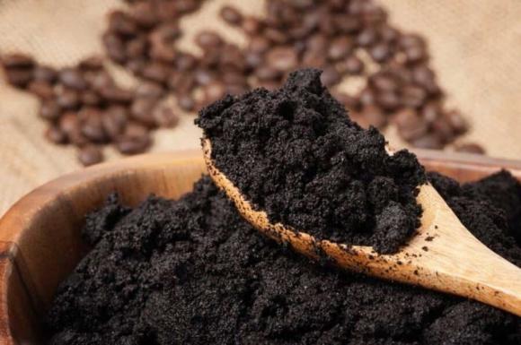 nồi chiên không dầu, rửa nồi chiên không dầu, bã cafe, bã trà