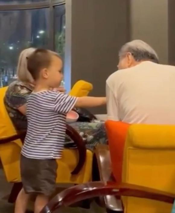 ca sĩ Hồ Ngọc Hà, cặp sinh đôi nhà Hà Hồ, sao Việt