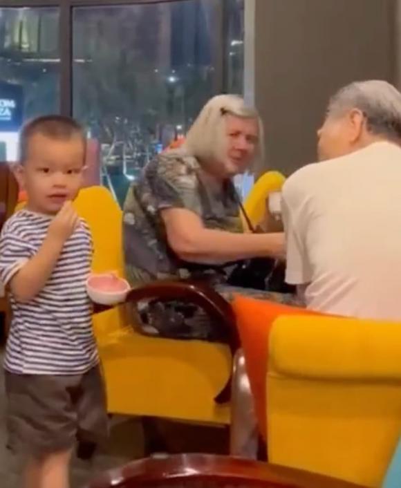ca sĩ Hồ Ngọc Hà, cặp sinh đôi nhà Hà Hồ, sao Việt