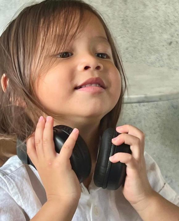 ca sĩ Hồ Ngọc Hà, cặp sinh đôi nhà Hà Hồ, sao Việt