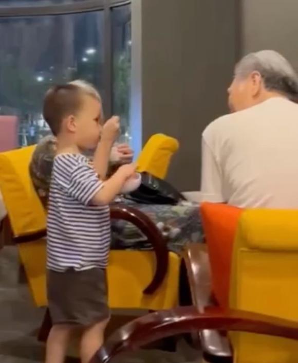ca sĩ Hồ Ngọc Hà, cặp sinh đôi nhà Hà Hồ, sao Việt
