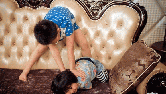 sinh con, sinh con thứ hai, chênh lệch tuổi giữa 2 con, chăm con, đứa con thứ hai