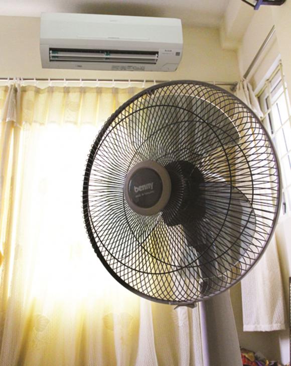 Trong thời tiết nắng nóng, sử dụng điều hòa thôi là chưa đủ. Có một thiết bị sẽ lan tỏa hơi lạnh khắp phòng mà không tốn điện.