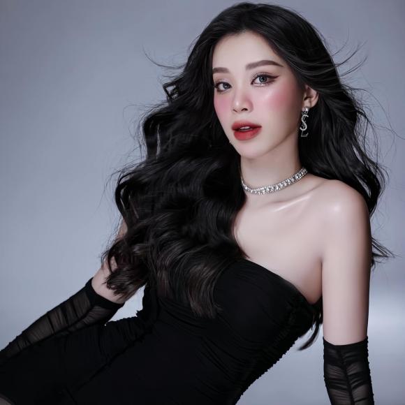 Nguyễn Quốc Việt, tiền đạo Nguyễn Quốc Việt , bạn gái Nguyễn Quốc Việt 