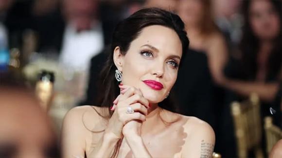 Angelina Jolie, người mẹ quá cố Marcheline Bertrand, Angelina Jolie cắt bỏ đôi vú và buồng trứng, Ngày Ung thư buồng trứng Thế giới