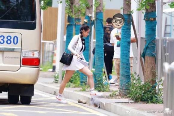 ca sĩ Chi Pu, Tỷ tỷ đạp gió rẽ sóng, sao Việt