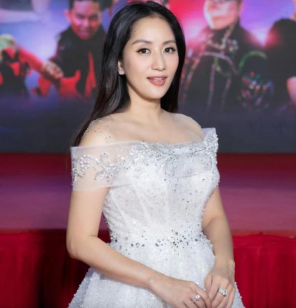 kiện tướng dancesport Khánh Thi, vũ cong phan hien, sao Việt