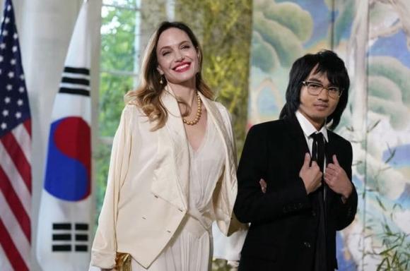 Angelina Jolie, Maddox, sao ngoại 