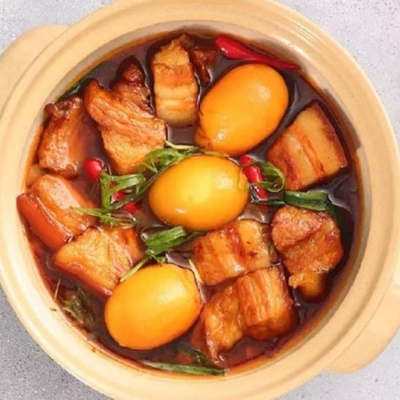 ra mắt nhà bạn trai, bới đồ ăn, cô gái vô duyên