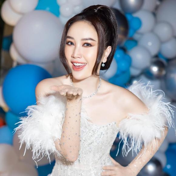 Bảo Thy, Hiền Hồ, Chi Pu, sao Việt